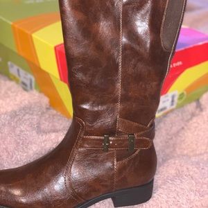new w/ box size 8.5 savannah brown wide calf boot